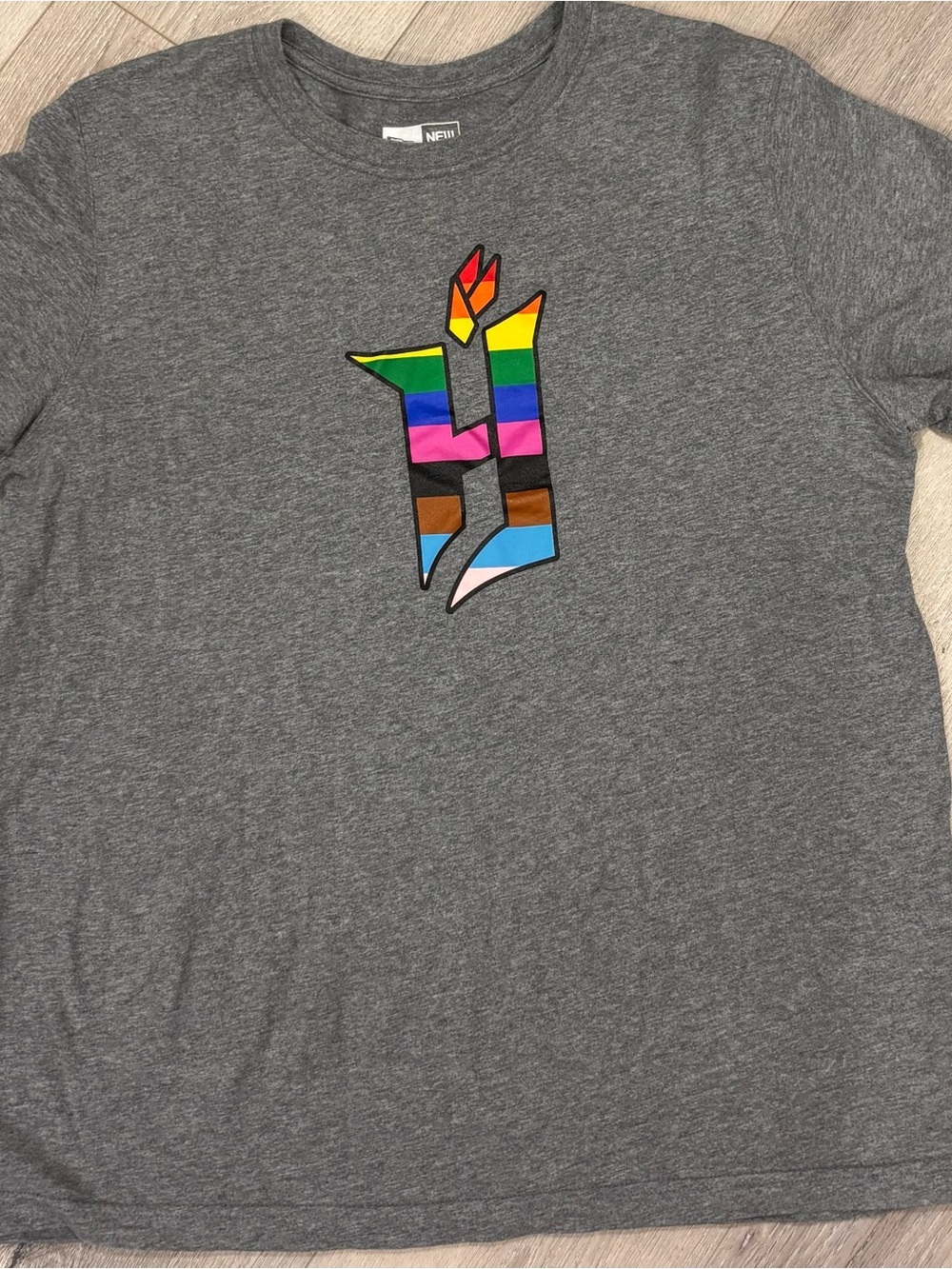 New Era Pride Rainbow Logo Graphic T-Shirt LGBTQ Streetwear Large Gray Teev